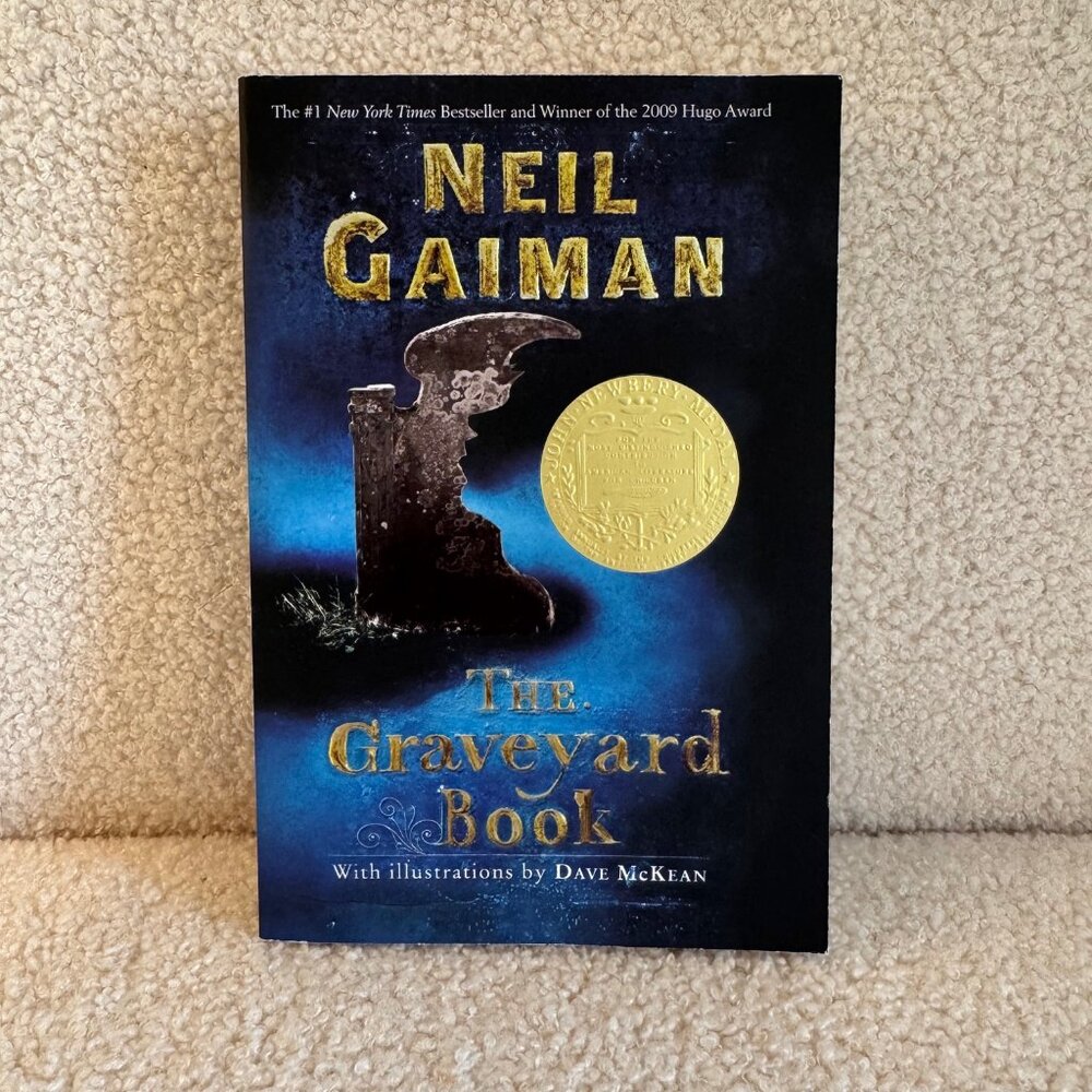 The Graveyard Book by Neil Gaiman (Paperback)